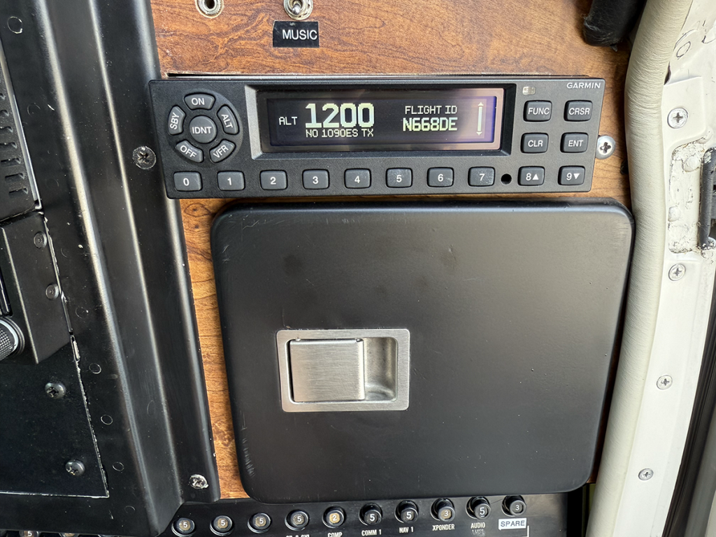 N668DE - Panel 10