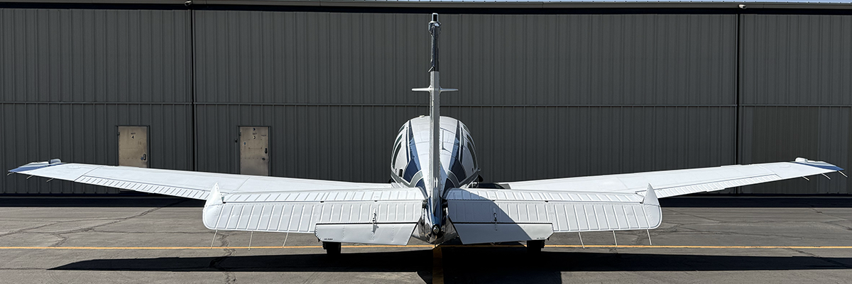 N668DE - short wide back N668DE - short wide back