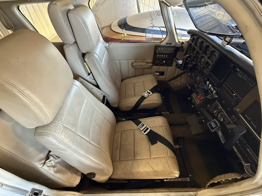 N2285M - Interior 01