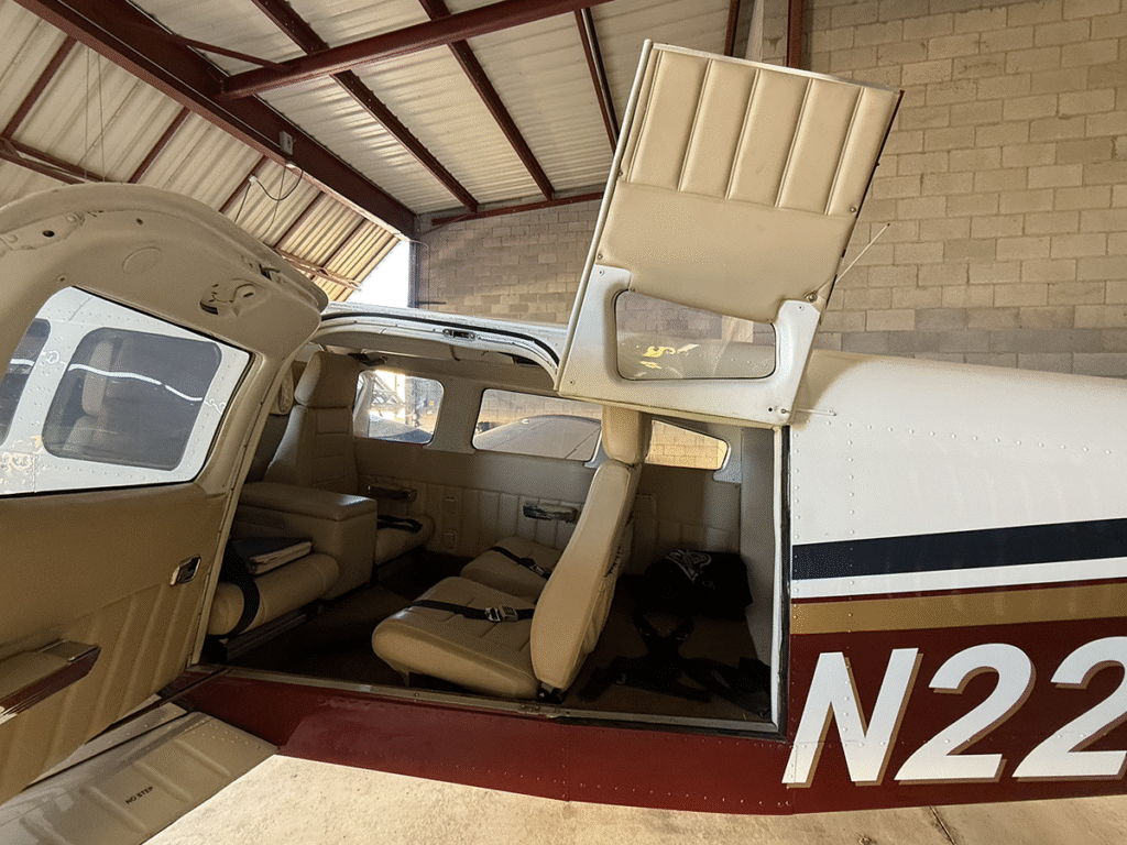 N2285M - Interior 04