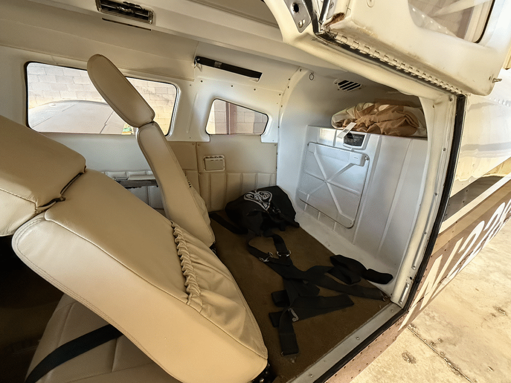N2285M - Interior 05