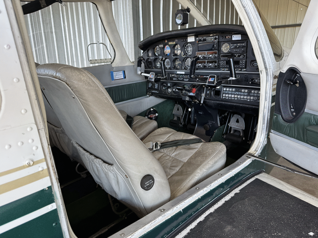 N8063C - Interior 02