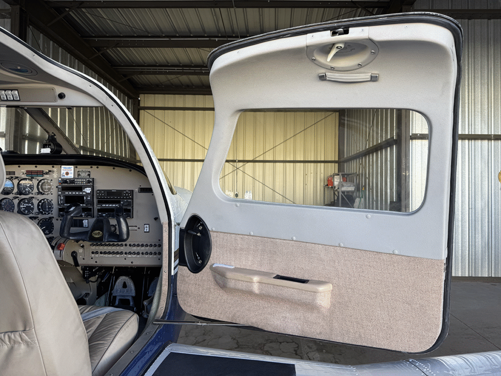 N4125V - Interior 01