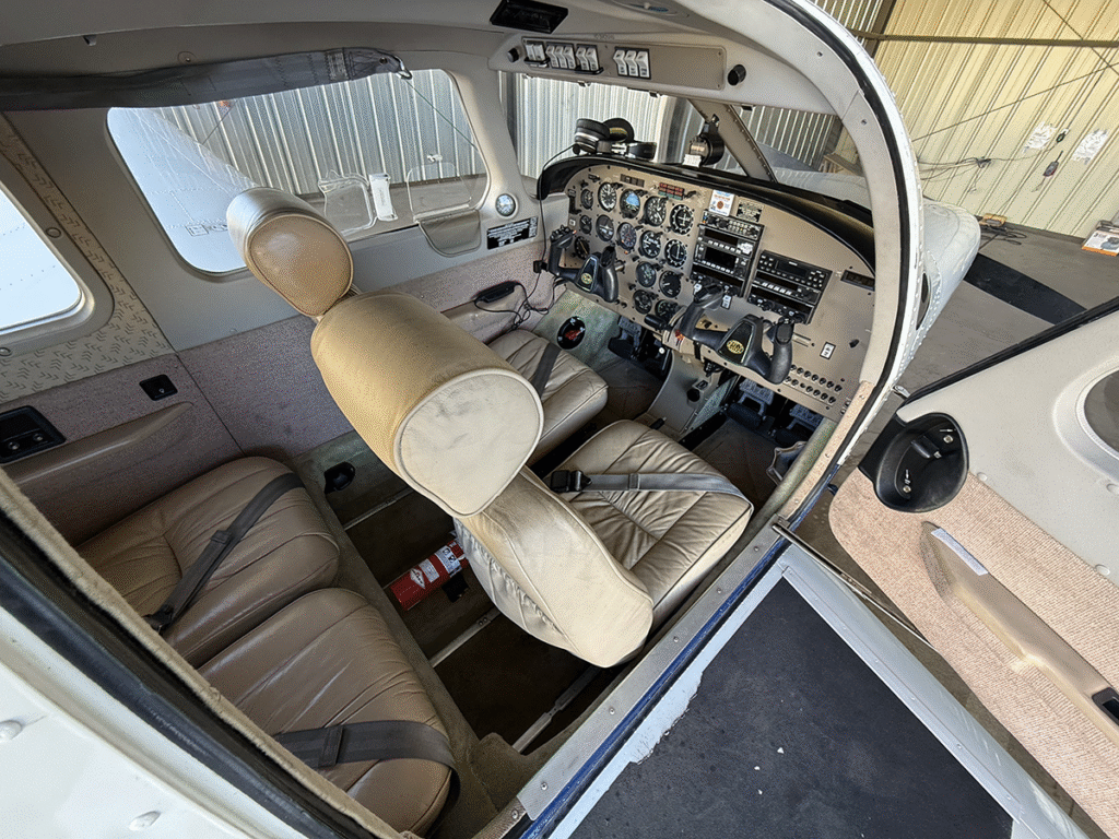 N4125V - Interior 02