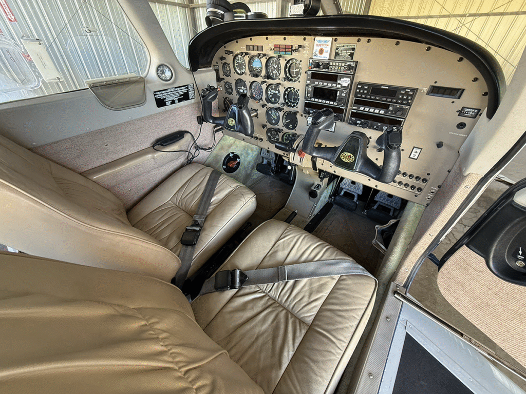 N4125V - Interior 03