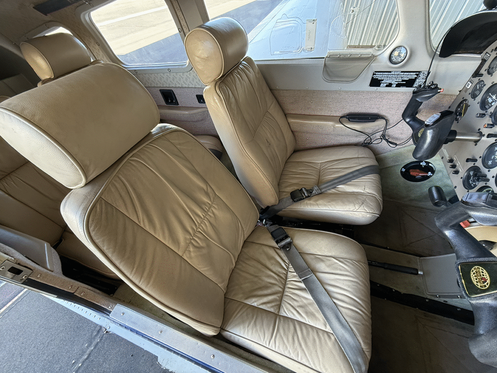 N4125V - Interior 04