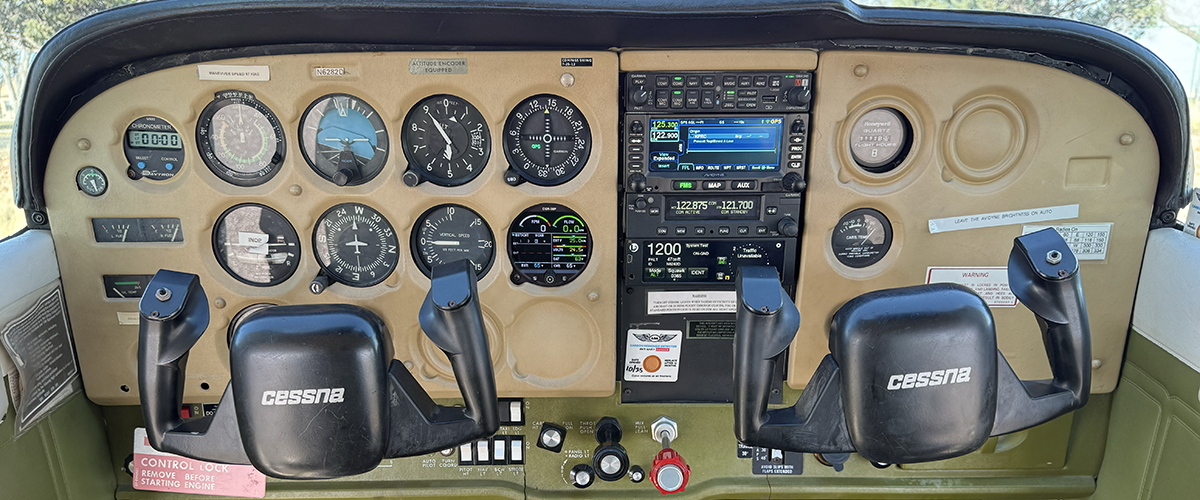 N6282D - short wide panel