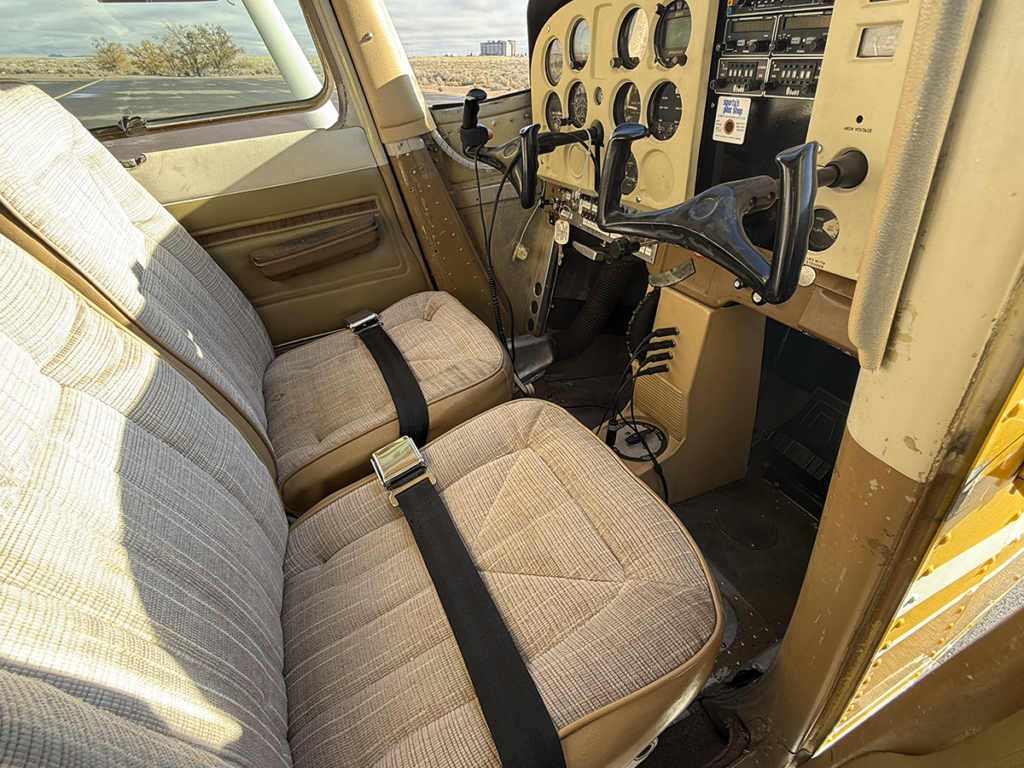 N7254Q - Interior 10a