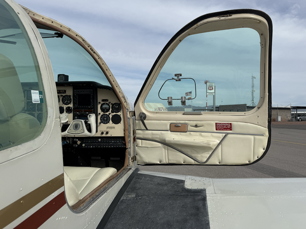 N9381Y - Interior 01