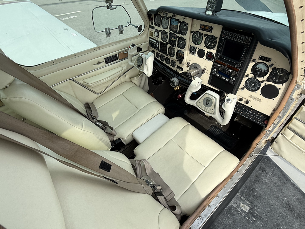 N9381Y - Interior 03