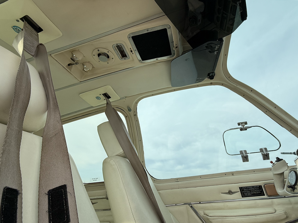 N9381Y - Interior 04