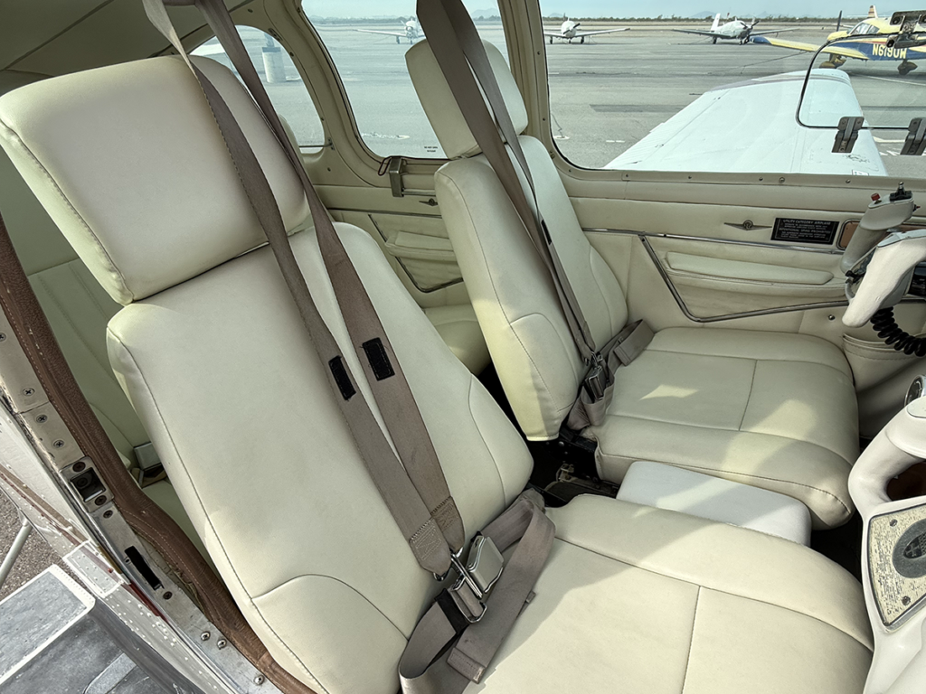 N9381Y - Interior 05