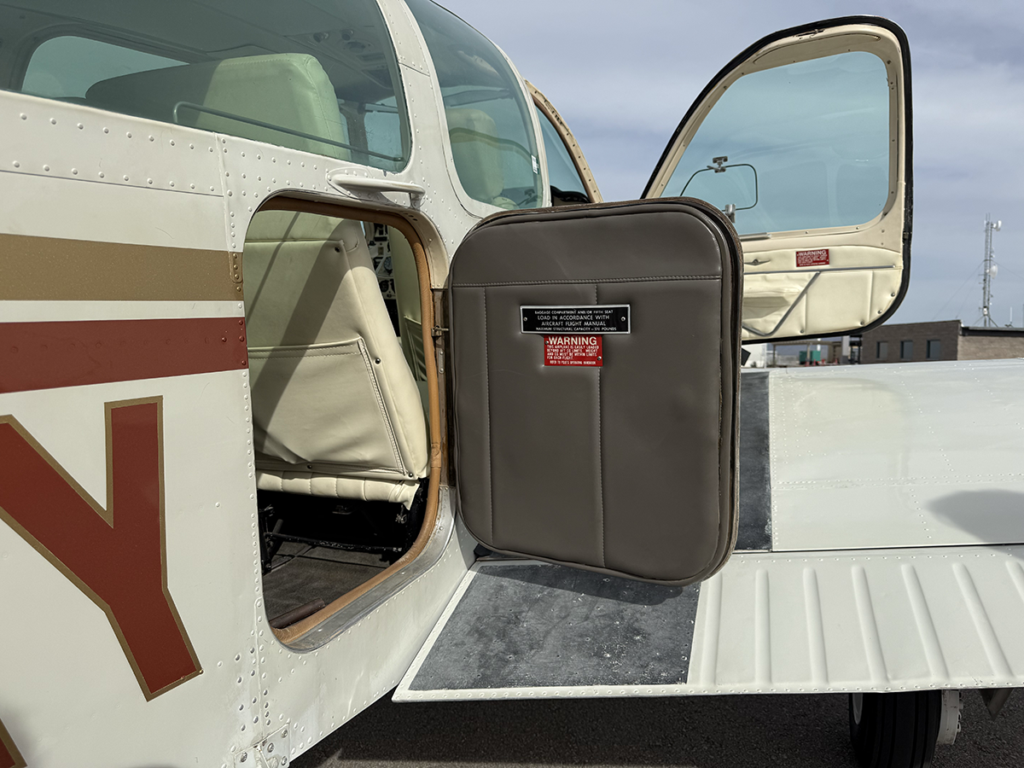 N9381Y - Interior 08