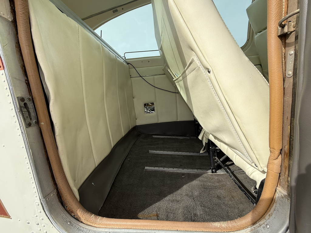 N9381Y - Interior 09