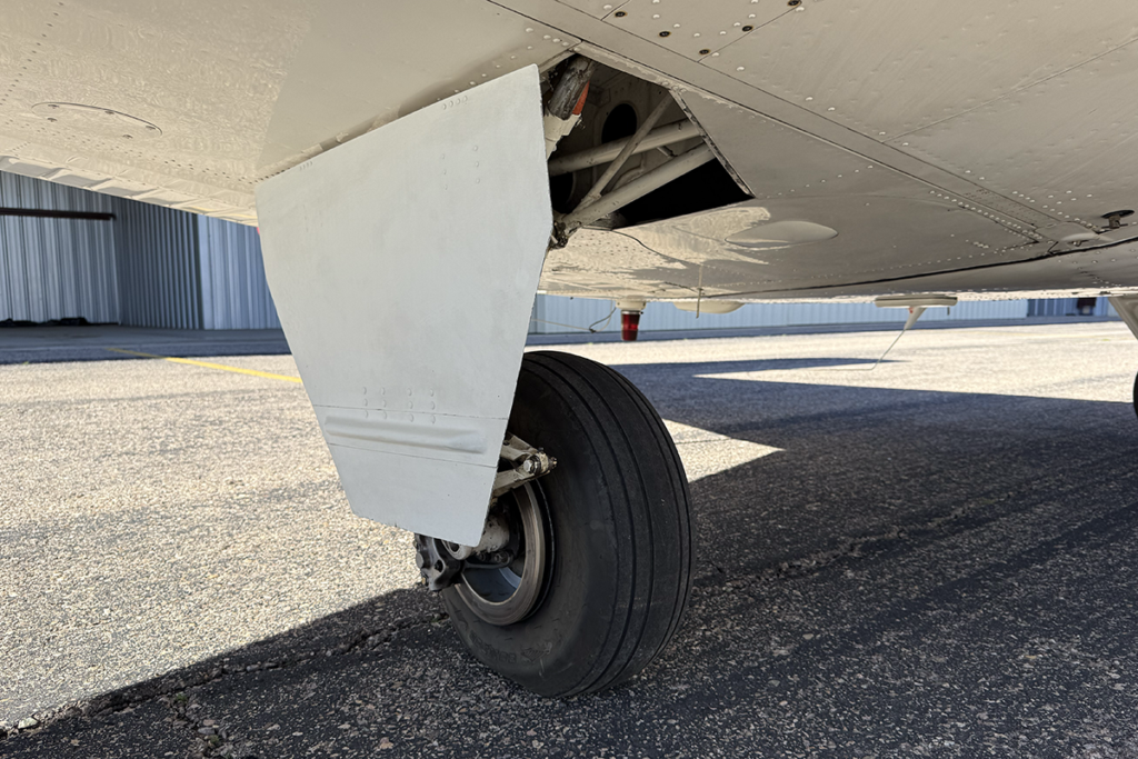 N9681Y - Exterior 76