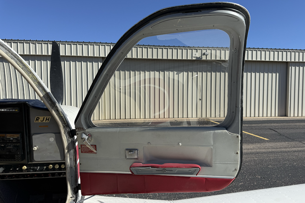 N9681Y - Interior 01