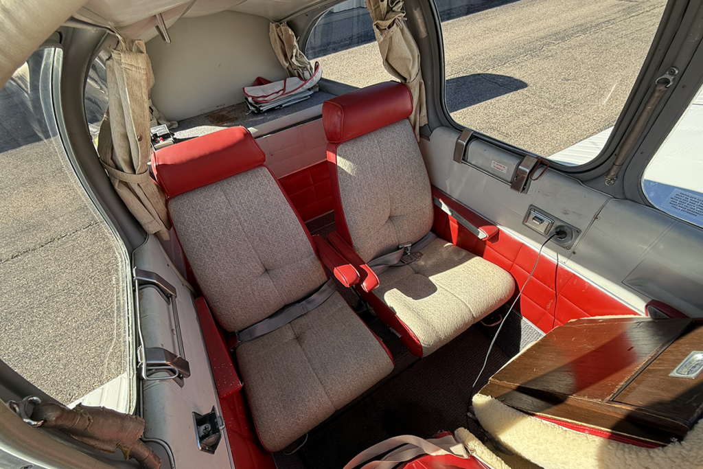 N9681Y - Interior 05