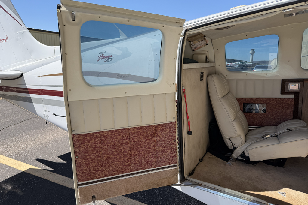 N2035R - Interior 01