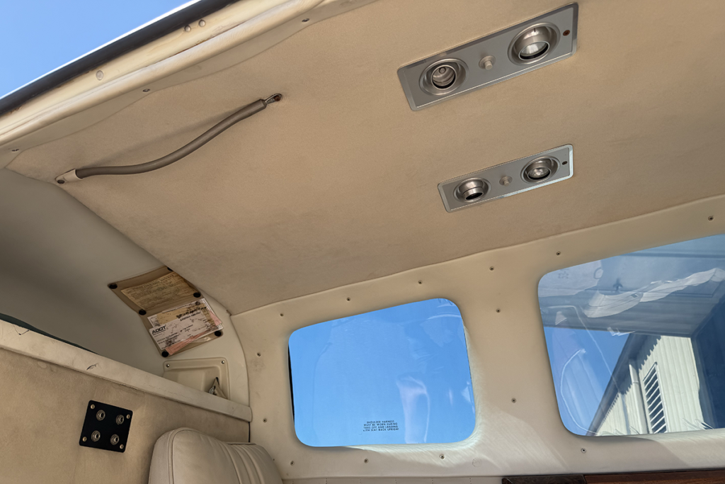 N2035R - Interior 03