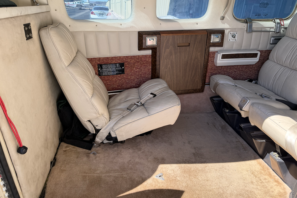 N2035R - Interior 04