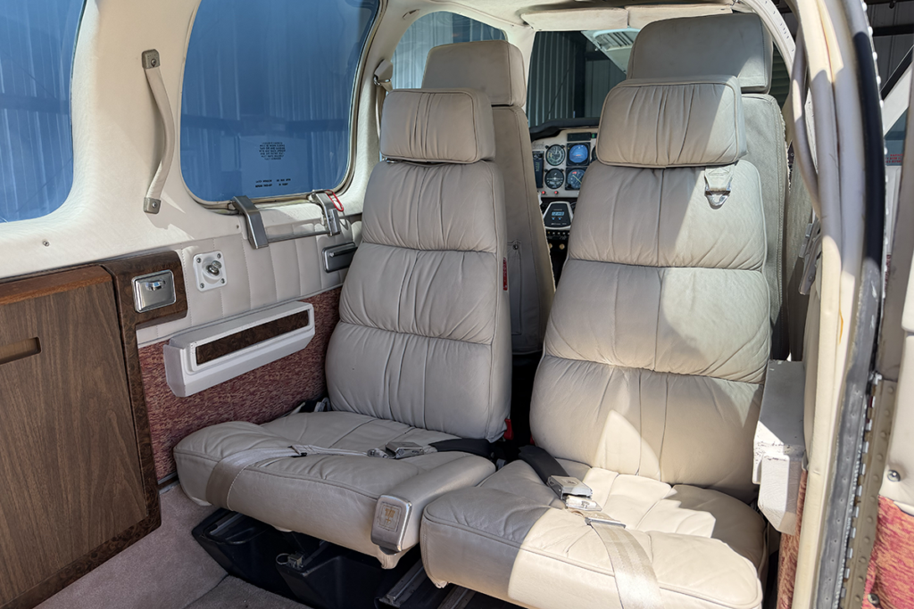 N2035R - Interior 05