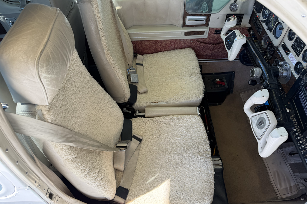 N2035R - Interior 06