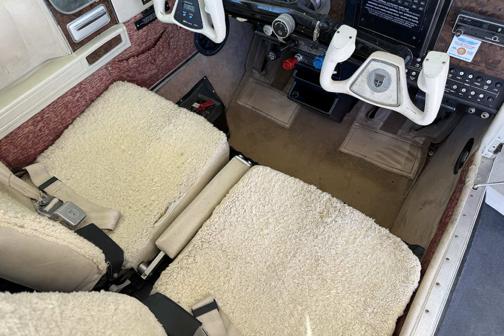 N2035R - Interior 08