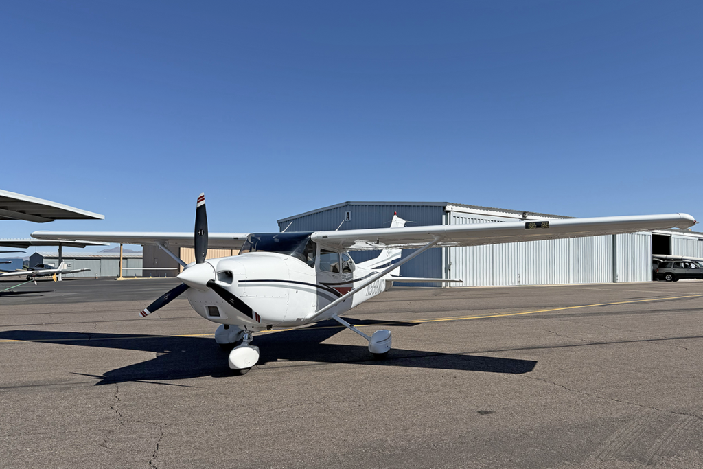 N598MC - Exterior 02