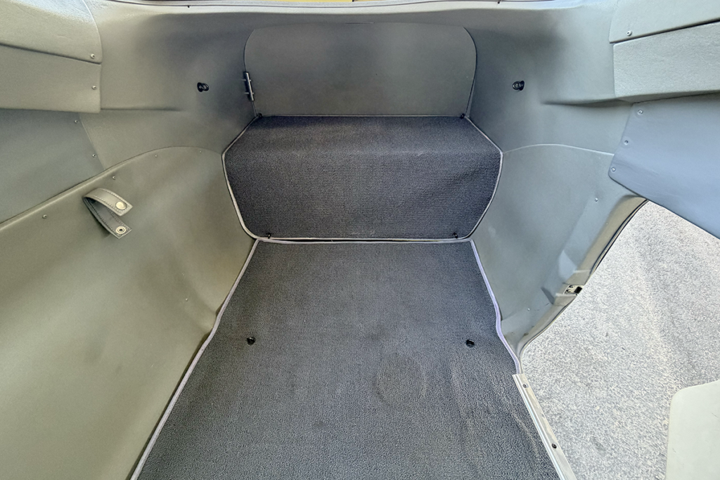 N598MC - Interior 08