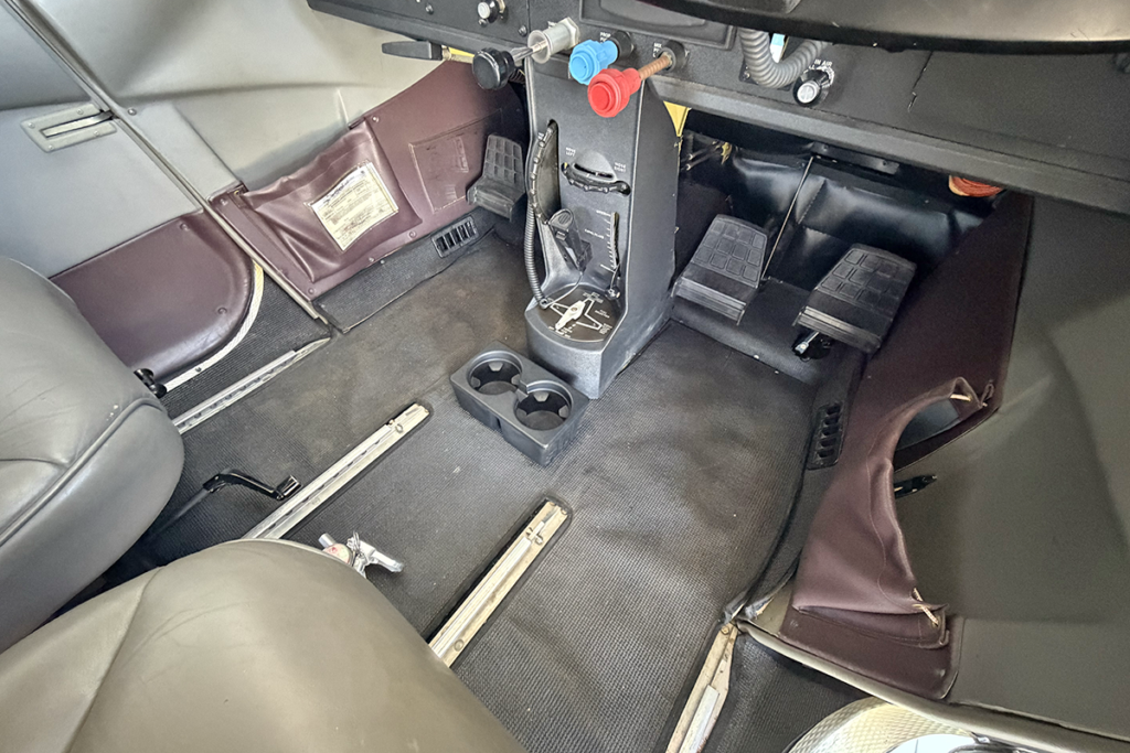 N598MC - Interior 12