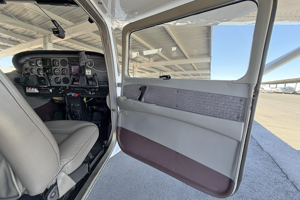 N598MC - Interior 14