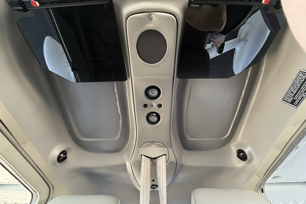 N598MC - Interior 15