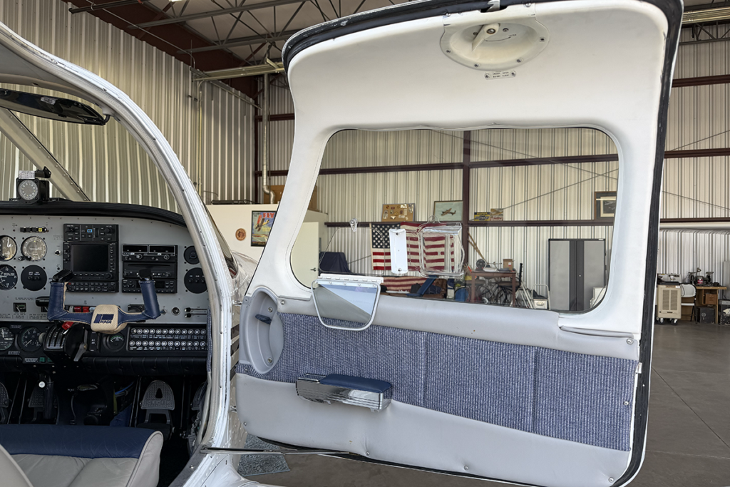 N2018M - Interior 01