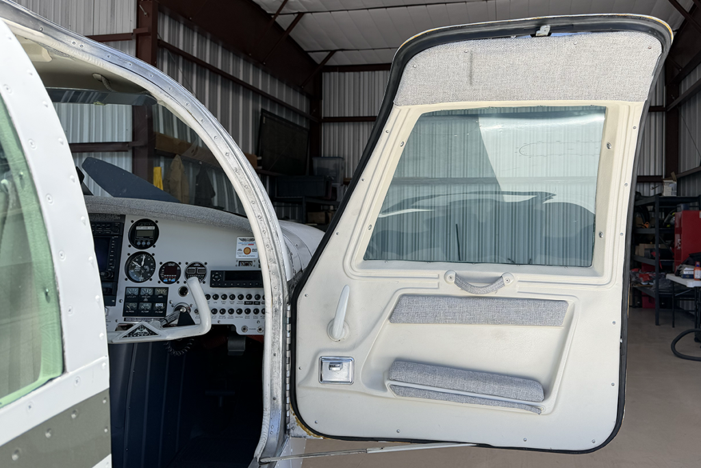 N9333M - Interior 01