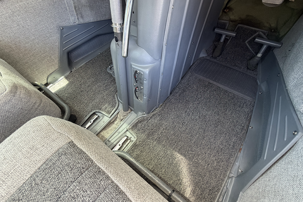 N9333M - Interior 04