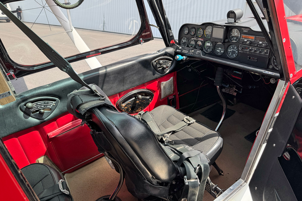 N79AC - Interior 01