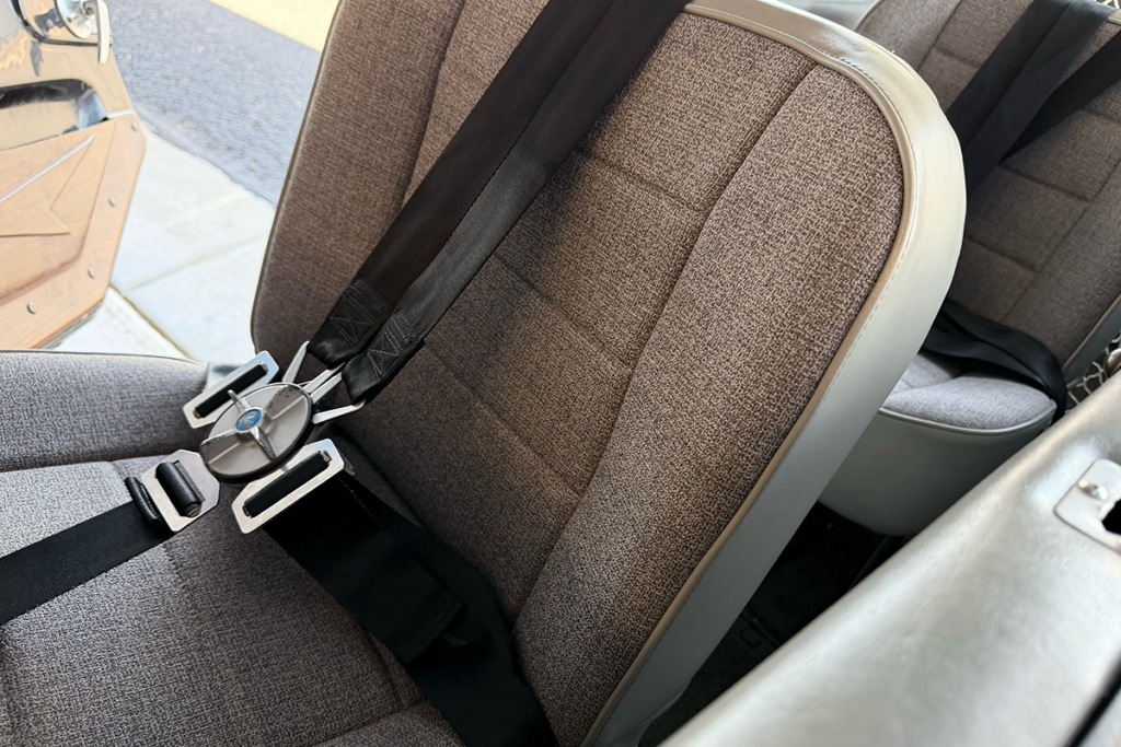 N4142Y - Interior 04