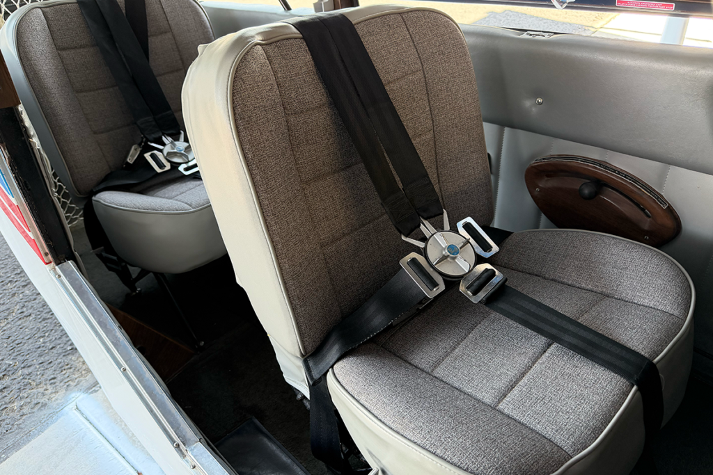 N4142Y - Interior 06