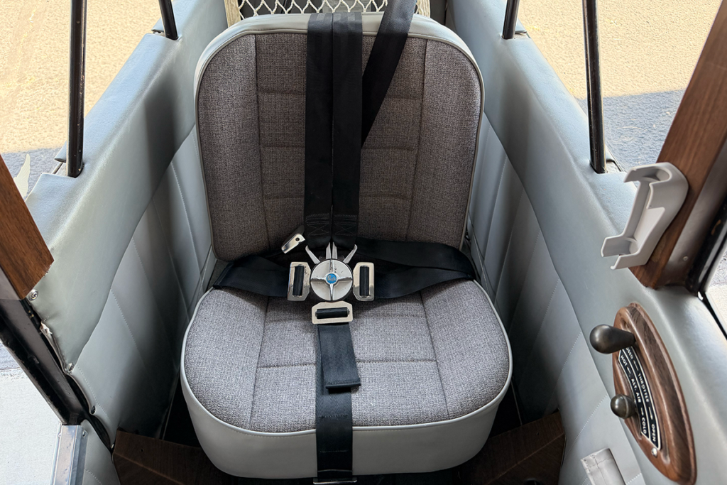 N4142Y - Interior 08