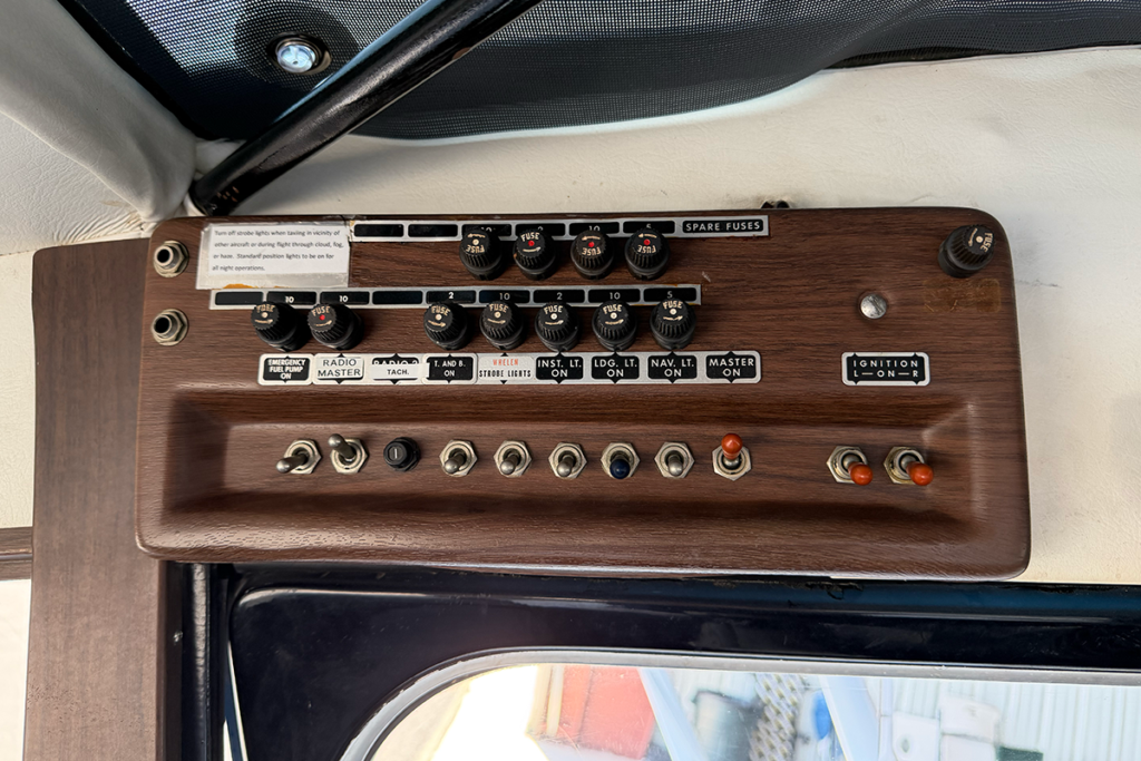 N4142Y - Interior 10